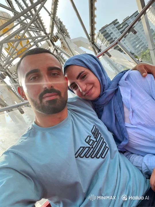 Couple Enjoying a Romantic Moment on a Ferris Wheel – AI Generated Video | Hailuo AI