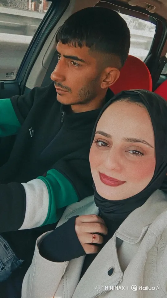 Couple from Photo Reunites with Child in Heartwarming Video – AI Generated Video | Hailuo AI