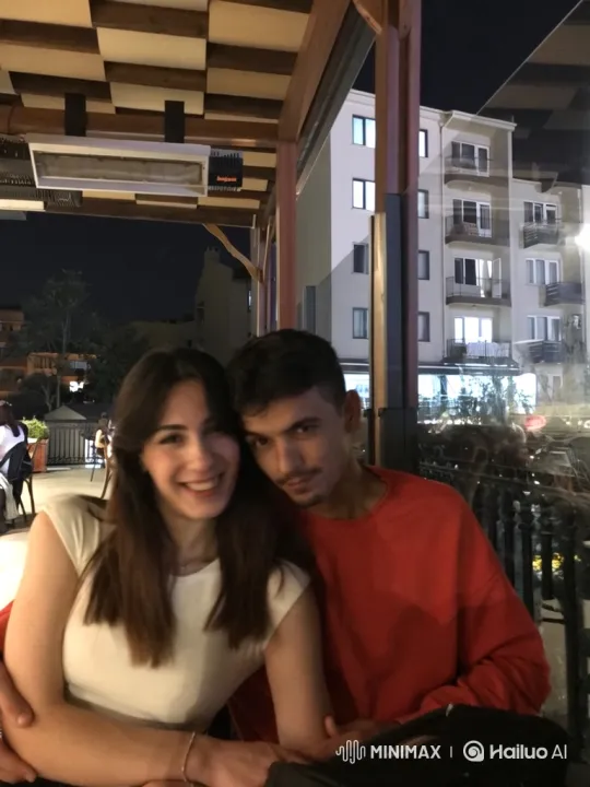Family Love Captured in a Candid Summer Moment – AI Generated Video | Hailuo AI