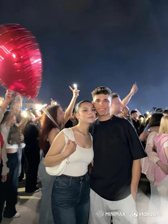 Family Embraces in Sunlit Park Summer Scene – AI Generated Video | Hailuo AI