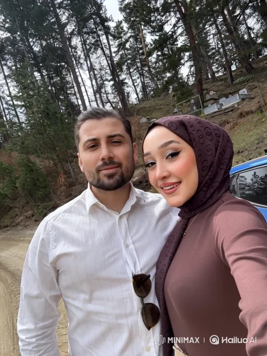 Family Embrace Captured in Intimate Summer Video – AI Generated Video | Hailuo AI