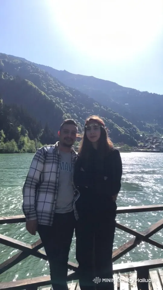 Family Affection Captured in Intimate Summer Evening Video – AI Generated Video | Hailuo AI