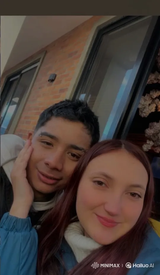 Couple's Affectionate Gaze with Daughter Joining Scene – AI Generated Video | Hailuo AI