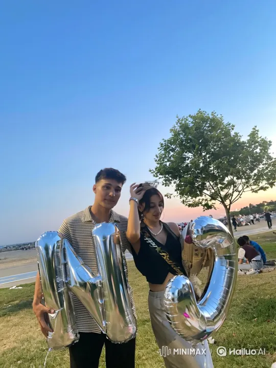 Family Moment: Couple and Child's Tender Embrace – AI Generated Video | Hailuo AI