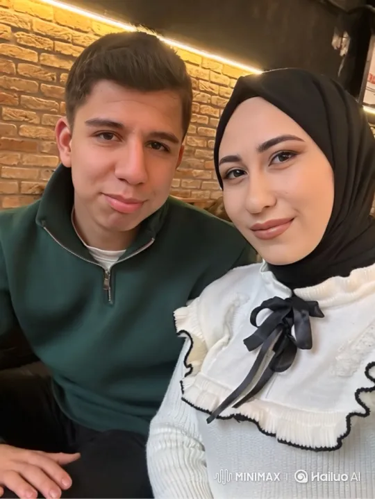 Family Embrace Captured on a Summer Evening – AI Generated Video | Hailuo AI