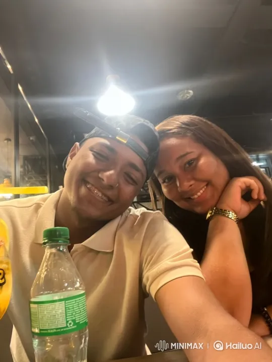 Family's Intimate Moment in a Cozy Restaurant – AI Generated Video | Hailuo AI