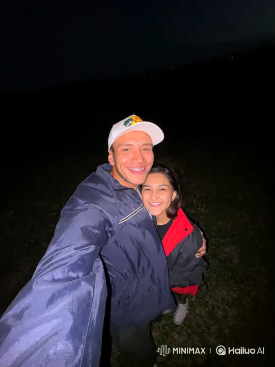 Family Embrace Captures Intimate Nighttime Moment – AI Generated Video | Hailuo AI