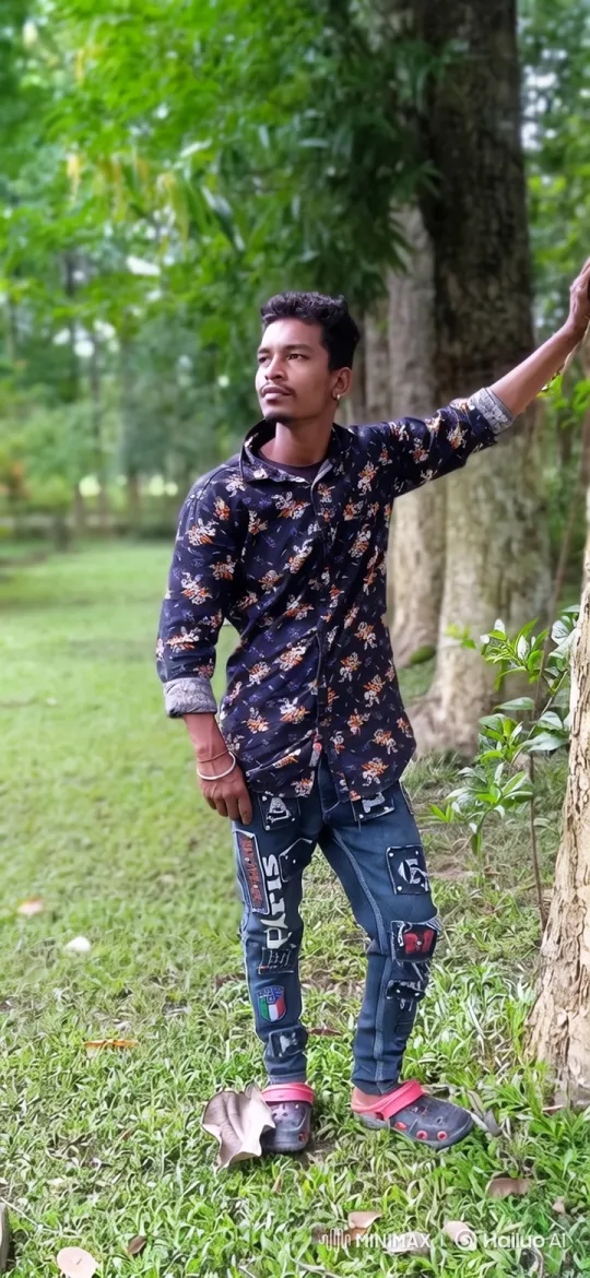 Young Man in Park with Casual Stance and Shifting Gaze – AI Generated Video | Hailuo AI