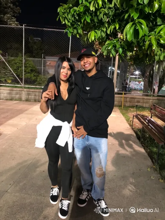 Couple and Toddler Embrace in Park: A Moment of Family Love – AI Generated Video | Hailuo AI