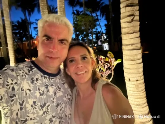 Family Reunion on a Tropical Beach at Twilight – AI Generated Video | Hailuo AI