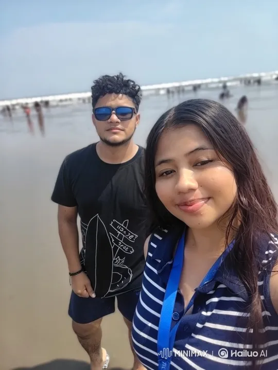 Young Family's Joyful Reunion on Sunny Beach and Plaza – AI Generated Video | Hailuo AI