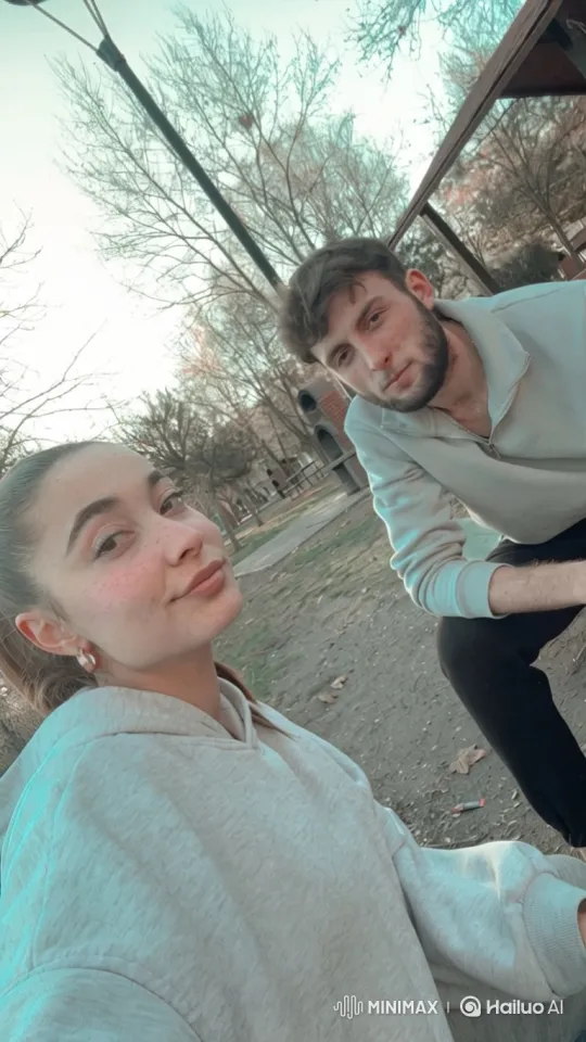 Family Reunion in the Park: A Heartwarming Moment – AI Generated Video | Hailuo AI