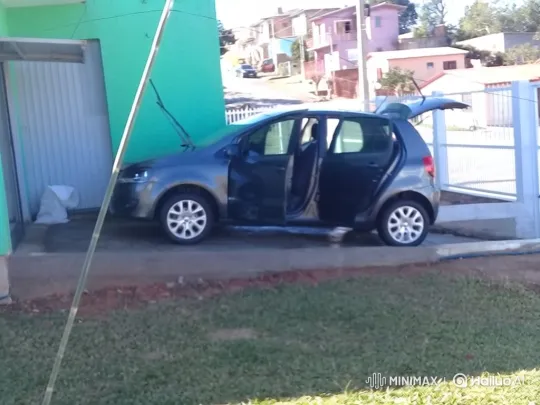 Car Lowering Transformation on Driveway – AI Generated Video | Hailuo AI