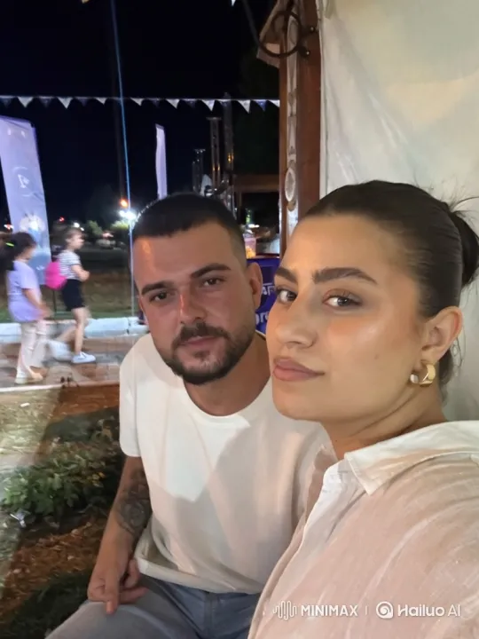 Young Family's Intimate Summer Night Embrace – AI Generated Video | Hailuo AI