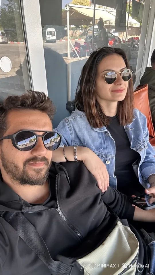 Family Moment Captured on Vertical Video – AI Generated Video | Hailuo AI