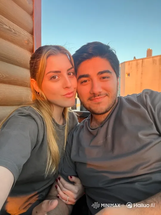 Family Embraces in Heartwarming Summer Moment – AI Generated Video | Hailuo AI
