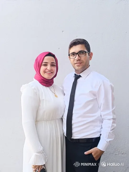 Family Embrace Captured in Intimate Summer Scene – AI Generated Video | Hailuo AI