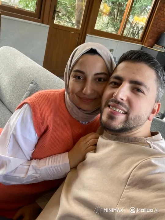 Happy Family Moment: Couple and Baby's Embrace – AI Generated Video | Hailuo AI