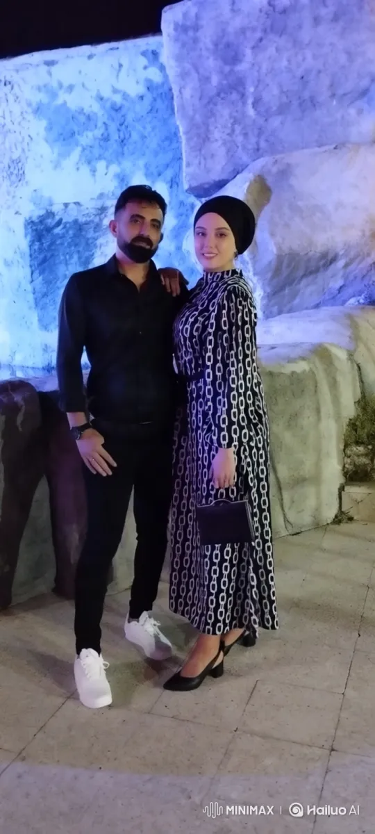 Family Embrace: Summer Evening's Joyful Reunion – AI Generated Video | Hailuo AI