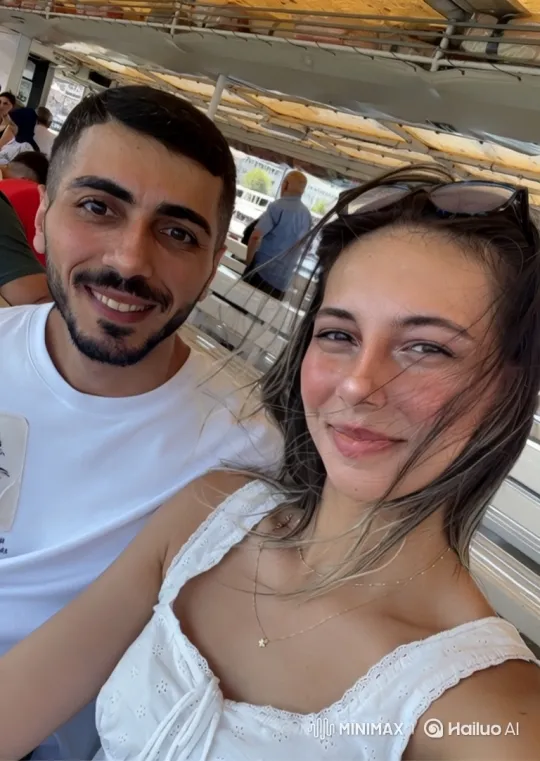 Family's Loving Moment Captured on Video – AI Generated Video | Hailuo AI