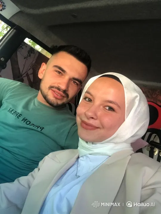 Family Embrace Captured on Summer Evening Video – AI Generated Video | Hailuo AI