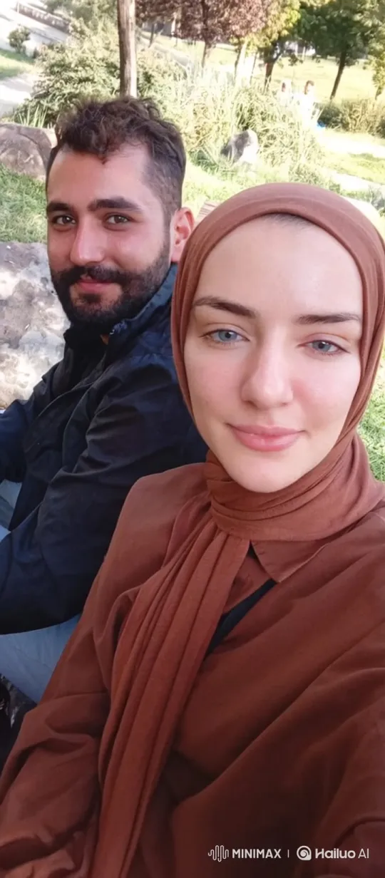 Family Embraces Joyful Moment in Park – AI Generated Video | Hailuo AI