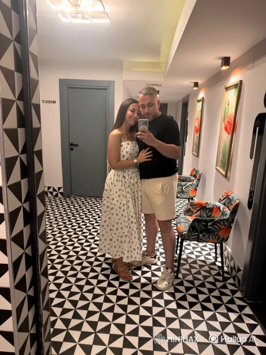 Family Embraces in Summer Patio Glow – AI Generated Video | Hailuo AI