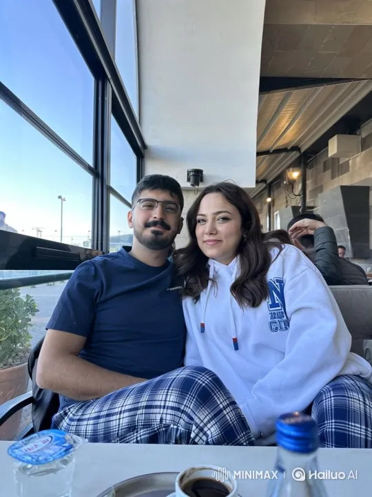 Young Couple and Daughter Share Joyful Outdoor Embrace – AI Generated Video | Hailuo AI