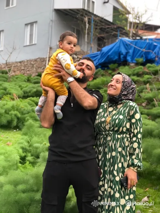 Family Joy in a Lush Green Field – AI Generated Video | Hailuo AI
