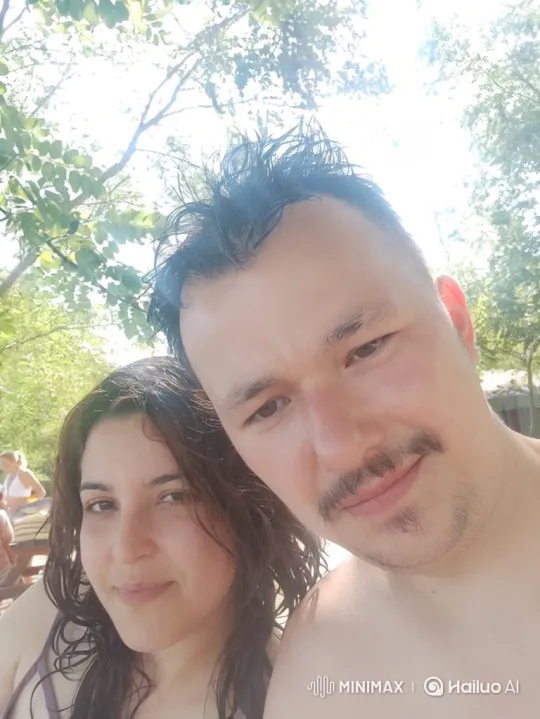 Family Embrace: Sunlit Summer Love – AI Generated Video | Hailuo AI