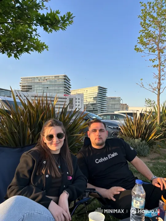 Family Reunion and Warm Embrace in Summer Park – AI Generated Video | Hailuo AI