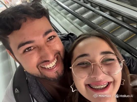 Family Embrace: A Couple and Their Daughter – AI Generated Video | Hailuo AI