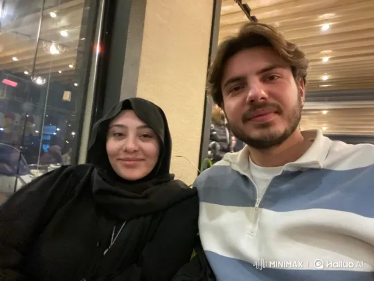 Family Embrace: Candid Moment in Outdoor Cafe – AI Generated Video | Hailuo AI