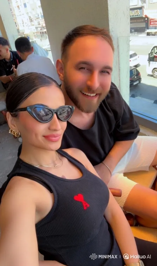 Family Embrace Captured in Summer Evening Video – AI Generated Video | Hailuo AI