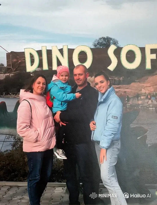 Family Portrait: Joyful Moment in Outdoor Setting – AI Generated Video | Hailuo AI