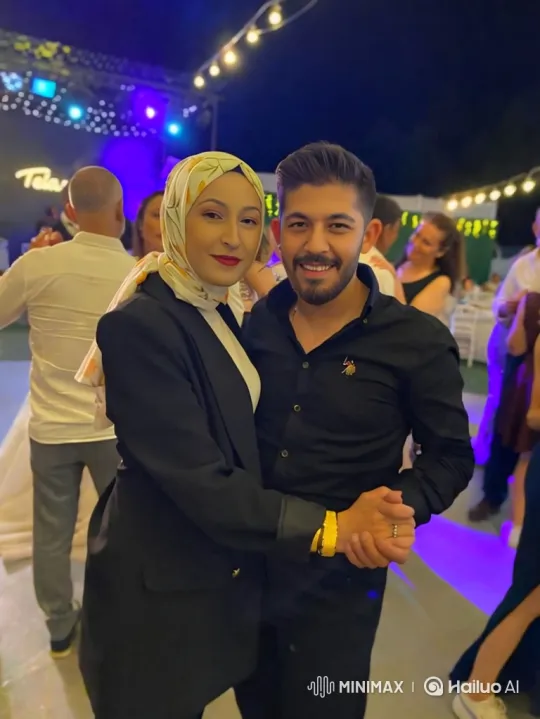 Family Embrace Captured in Intimate Vertical Video – AI Generated Video | Hailuo AI