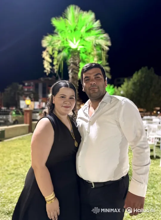 Family Embrace Captured at Outdoor Summer Event – AI Generated Video | Hailuo AI