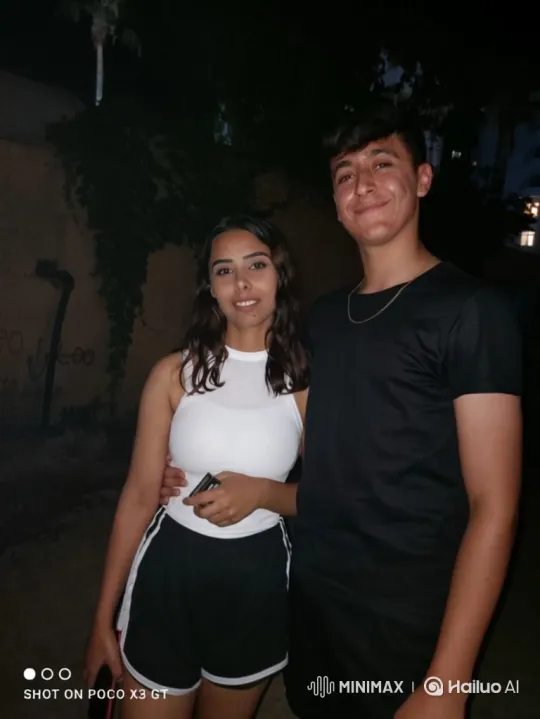Young Family Embraces During Summer Evening – AI Generated Video | Hailuo AI