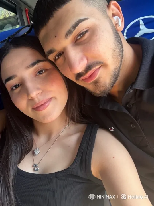 Family Reunion on Park Bench Captured on Video – AI Generated Video | Hailuo AI