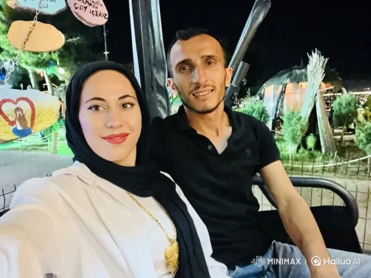 Family Reunion on a Sunny Park Bench – AI Generated Video | Hailuo AI
