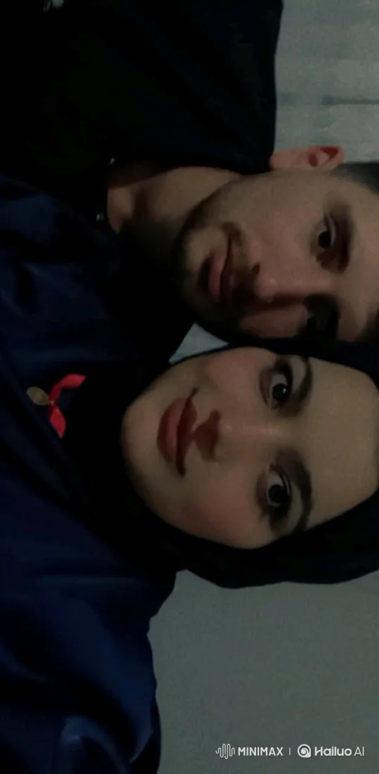 Young Family Embraces in Summer Evening Glow – AI Generated Video | Hailuo AI
