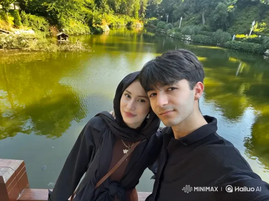 Family Reunion on a Summer Evening Park Bench – AI Generated Video | Hailuo AI