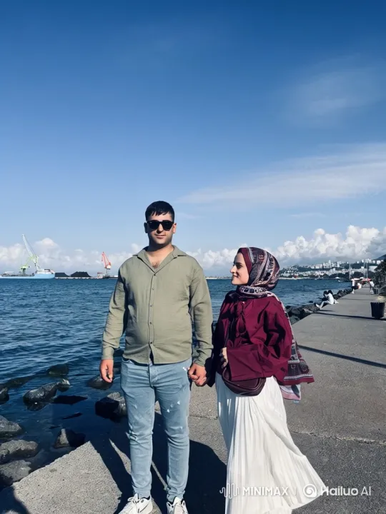 Couple in Love on a Coastal Promenade – AI Generated Video | Hailuo AI