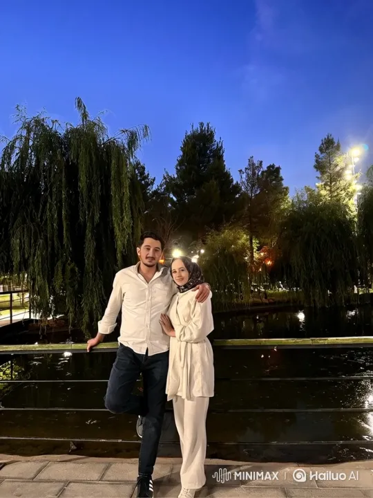Family Reunion in the Park at Dusk – AI Generated Video | Hailuo AI