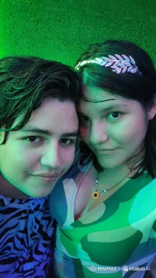 Family Portrait: A Journey from Intimacy to Togetherness – AI Generated Video | Hailuo AI