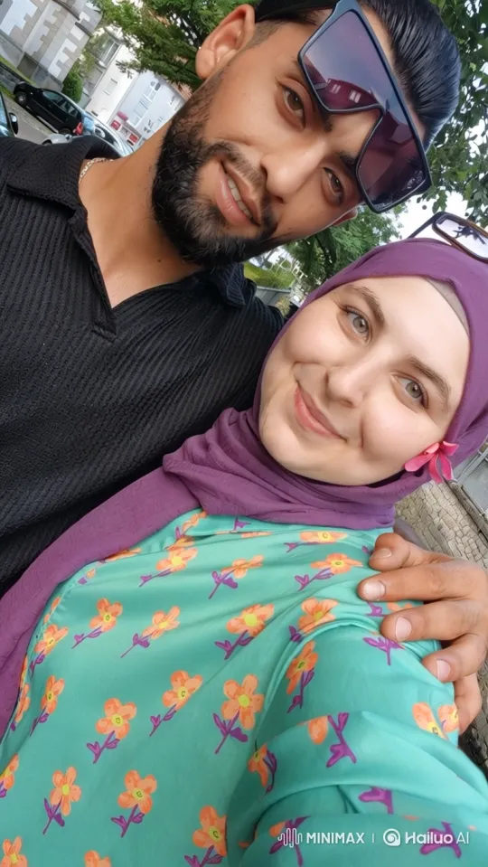 Family Bonding Moment Captured on Video – AI Generated Video | Hailuo AI