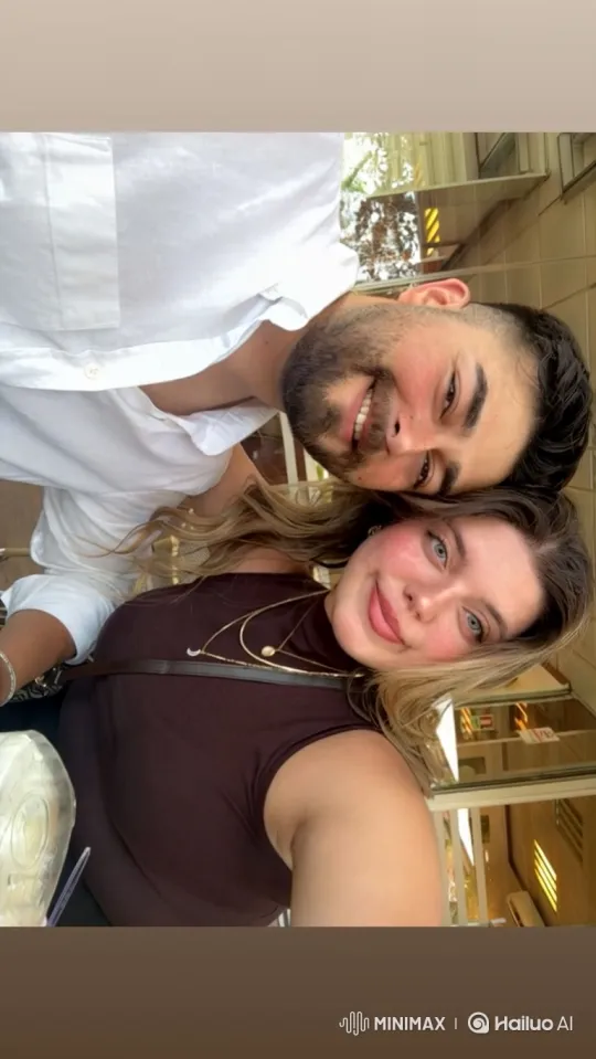Family Portrait: Candid Moment of Love and Joy – AI Generated Video | Hailuo AI