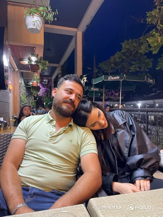 Family Embrace in a Summer Evening's Warmth – AI Generated Video | Hailuo AI