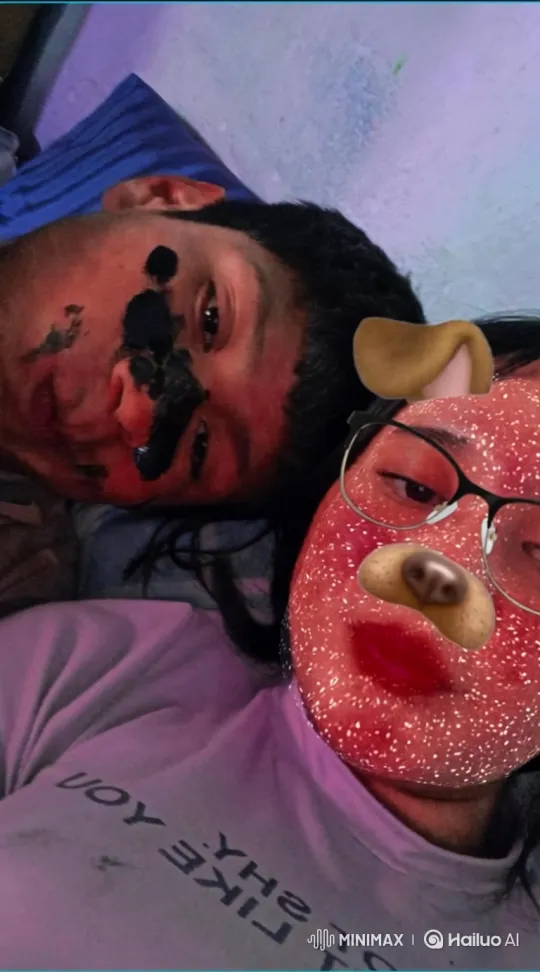 Intimate Home Video of Family Sharing Laughs – AI Generated Video | Hailuo AI