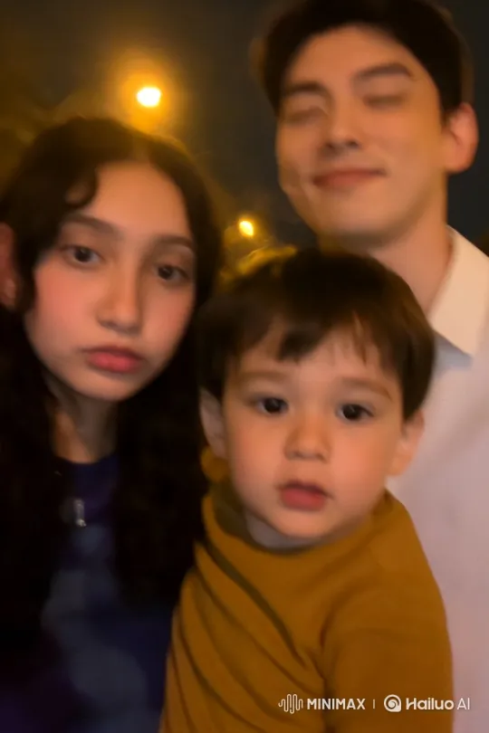 Family Enjoying Intimate Park Moment Captured on Grainy Video – AI Generated Video | Hailuo AI